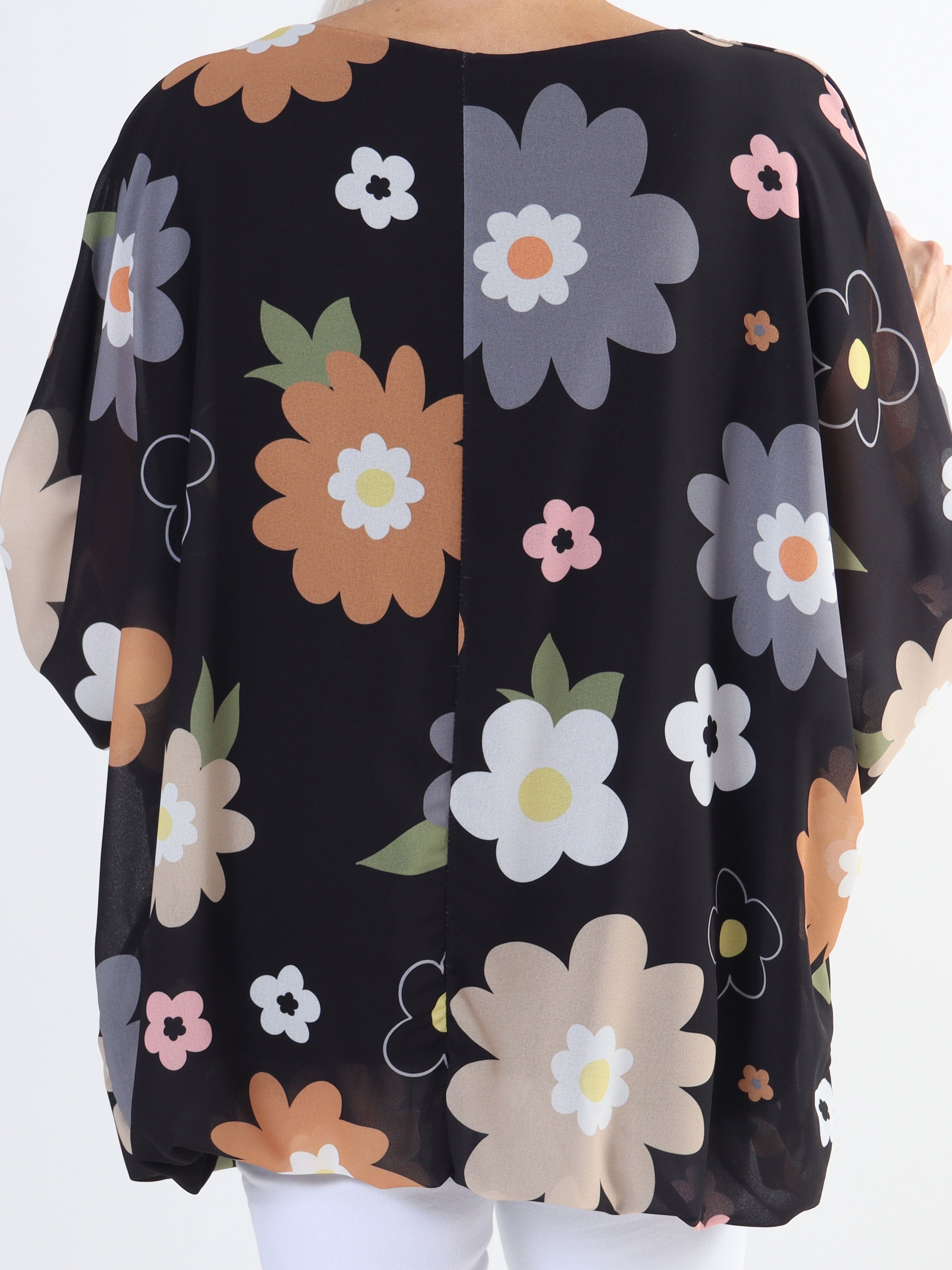 Destiny Flower - Chiffongblus med blommönster i plus size-modell
